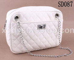 從源頭到時尚 廠家直銷女包批發(fā)與針紡織品銷售新趨勢